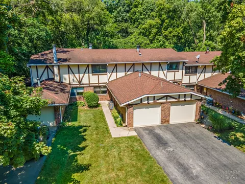 5328 Newport Dr, Lisle, IL 60532