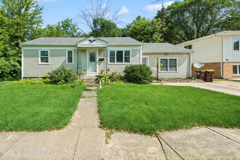 107 W Brown St, Harvard, IL 60033