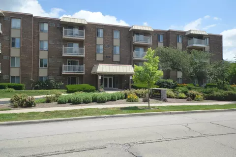 2423 N Kennicott Dr #2D, Arlington Heights, IL 60004