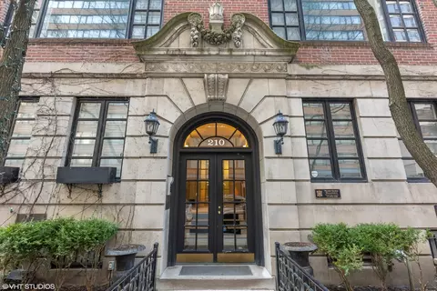 210 E Walton Pl #C, Chicago, IL 60611