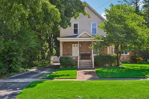 717 S Jefferson St, Woodstock, IL 60098