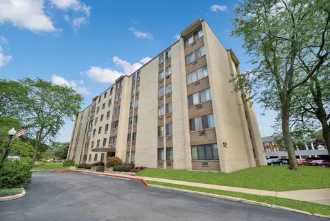 9745 S Karlov Ave #201, Oak Lawn, IL 60453