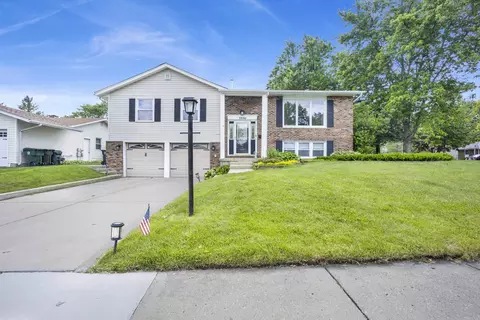 3990 Winston Dr, Hoffman Estates, IL 60192 photo 1