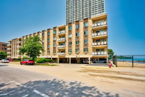 2772 E 75th St #2GS, Chicago, IL 60649