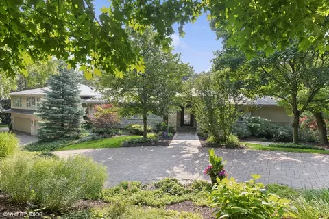 108 Oak Ridge Dr, Burr Ridge, IL 60527