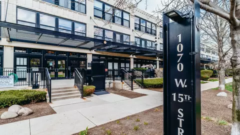 1070 W 15th St #202, Chicago, IL 60608