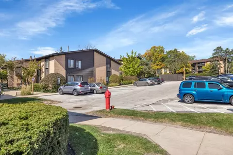 6153 Knoll Way Dr #103, Willowbrook, IL 60527 photo 4