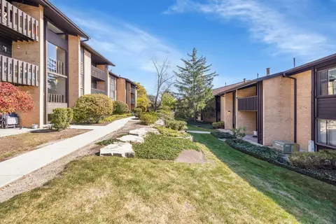 6153 Knoll Way Dr #103, Willowbrook, IL 60527 photo 3
