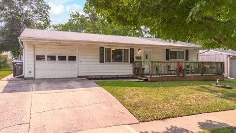 1305 Dogwood Ln, Bloomington, IL 61704