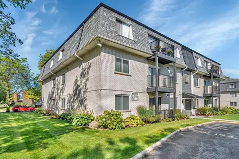 9661 S Karlov Ave #303, Oak Lawn, IL 60453