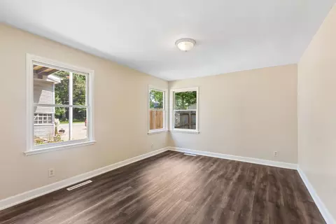 Living - 467 N Spring St, Elgin, IL 60120 photo 5 of 6
