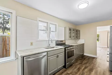 Kitchen - 467 N Spring St, Elgin, IL 60120 photo 2 of 4
