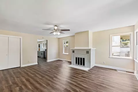 Living - 467 N Spring St, Elgin, IL 60120 photo 2 of 6