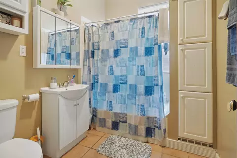 Bath - 7041 S Carpenter St, Chicago, IL 60621 photo 2 of 3