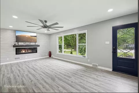 Living - 910 Adams St, Lockport, IL 60441 photo 1 of 1