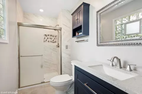 Bath - 205 Dulles Rd, Des Plaines, IL 60016 photo 2 of 3