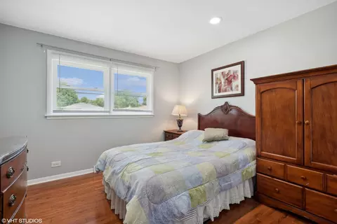 Bedroom - 205 Dulles Rd, Des Plaines, IL 60016 photo 2 of 2