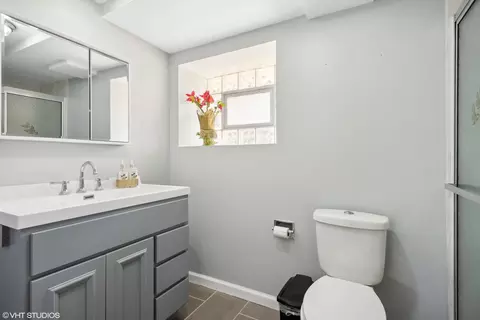 Bath - 205 Dulles Rd, Des Plaines, IL 60016 photo 1 of 3