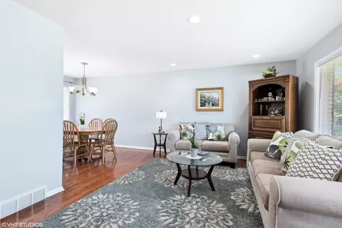 Living - 205 Dulles Rd, Des Plaines, IL 60016 photo 1 of 2