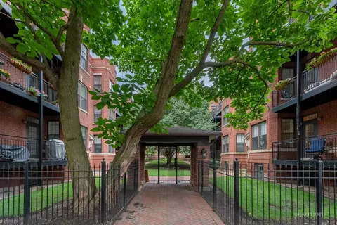2707 N Mildred Ave #2C, Chicago, IL 60614