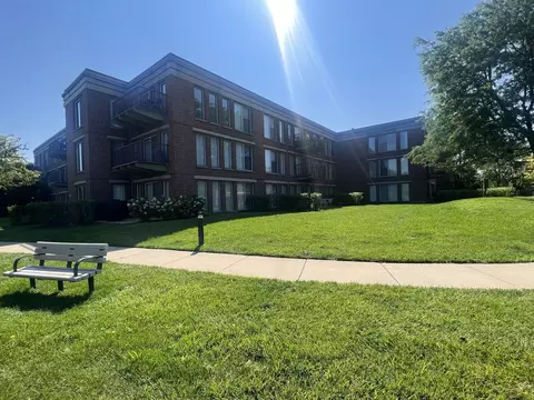 402 Kelburn Rd #125, Deerfield, IL 60015
