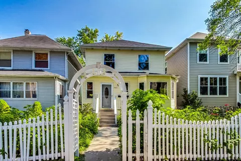 1923 W Chase Ave, Chicago, IL 60626