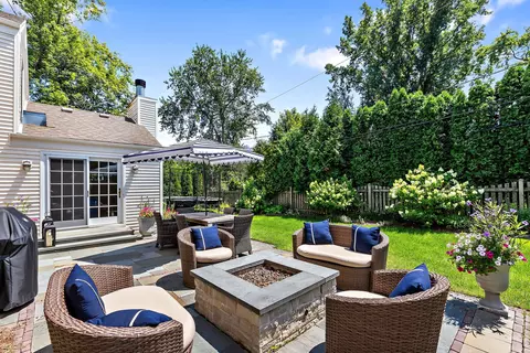 Exterior - 1101 Golfview Rd, Glenview, IL 60025 photo 3 of 6