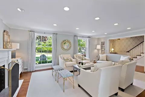 Living - 1101 Golfview Rd, Glenview, IL 60025 photo 4 of 7