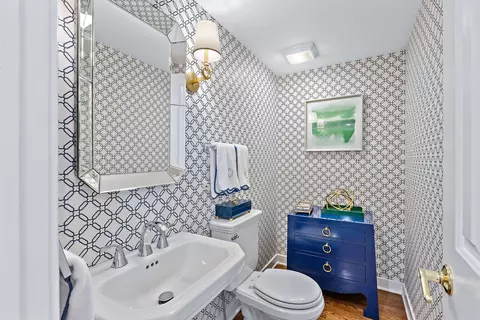 Bath - 1101 Golfview Rd, Glenview, IL 60025 photo 1 of 6
