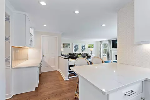 Kitchen - 1101 Golfview Rd, Glenview, IL 60025 photo 4 of 5