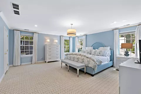 Bedroom - 1101 Golfview Rd, Glenview, IL 60025 photo 1 of 5