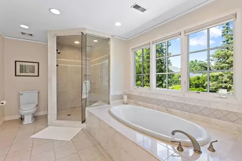 Bath - 1101 Golfview Rd, Glenview, IL 60025 photo 2 of 6
