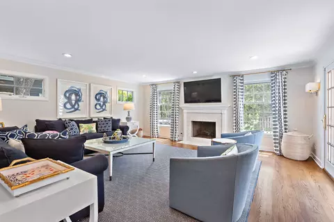 Living - 1101 Golfview Rd, Glenview, IL 60025 photo 5 of 7