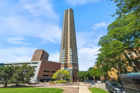 3660 N Lake Shore Dr #2906, Chicago, IL 60613