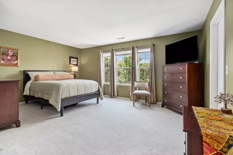 Bedroom - 810 County Line Rd, Aurora, IL 60502 photo 2 of 3