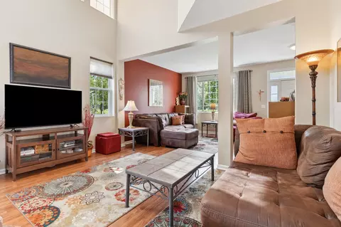 Living - 810 County Line Rd, Aurora, IL 60502 photo 5 of 5