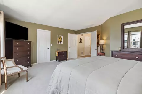 Bedroom - 810 County Line Rd, Aurora, IL 60502 photo 1 of 3