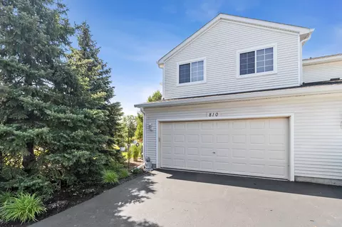 Exterior - 810 County Line Rd, Aurora, IL 60502 photo 3 of 3