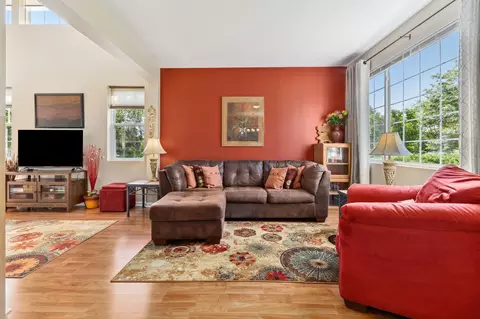 Living - 810 County Line Rd, Aurora, IL 60502 photo 1 of 5