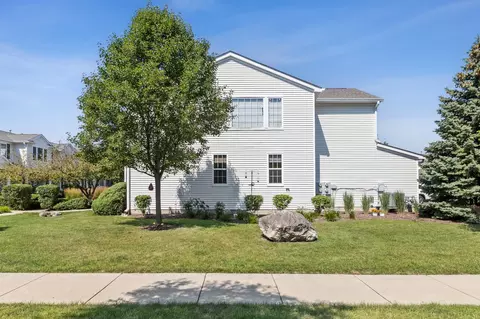 Exterior - 810 County Line Rd, Aurora, IL 60502 photo 2 of 3