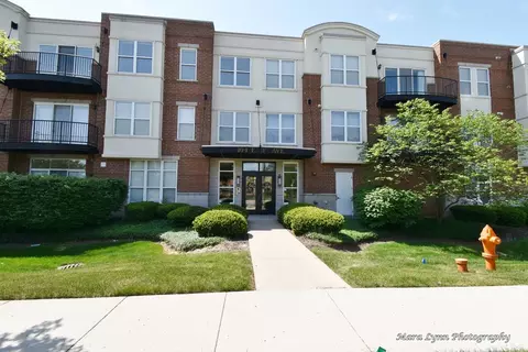 104 E 11th Ave #301, Naperville, IL 60563