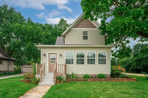 209 N State St, Poplar Grove, IL 61065