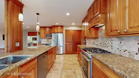 341 Bryan Dr, Cary, IL 60013 photo 4