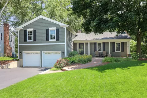 1034 Willow Ln, Batavia, IL 60510