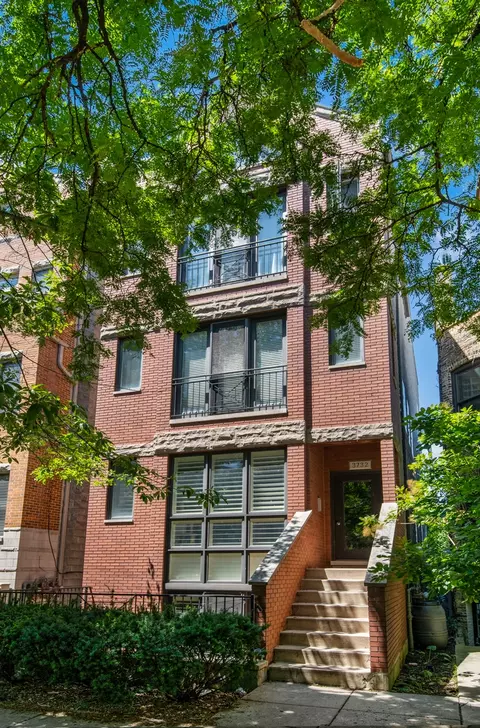 3732 N Kenmore Ave #3, Chicago, IL 60613