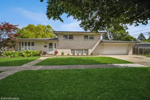 205 N Marcella Rd, Mount Prospect, IL 60056