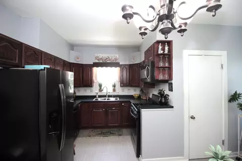 Kitchen - 815 E Monroe St, Bloomington, IL 61701 photo 1 of 4