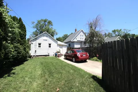 Exterior - 815 E Monroe St, Bloomington, IL 61701 photo 4 of 7