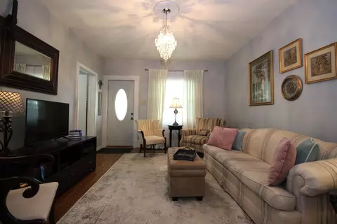 Living - 815 E Monroe St, Bloomington, IL 61701 photo 1 of 2