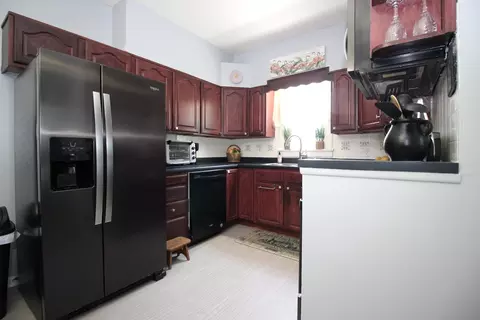 Kitchen - 815 E Monroe St, Bloomington, IL 61701 photo 2 of 4